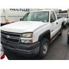 Image 1 : 2006 CHEVROLET SILVERADO 2500 HD LS, 2DR PU, WHITE, VIN # 1GCHC24U86E164370