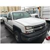 Image 2 : 2006 CHEVROLET SILVERADO 2500 HD LS, 2DR PU, WHITE, VIN # 1GCHC24U86E164370