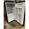 Image 2 : WHIRLPOOL STAINLESS STEEL / BLACK ELECTRIC BAR FRIDGE