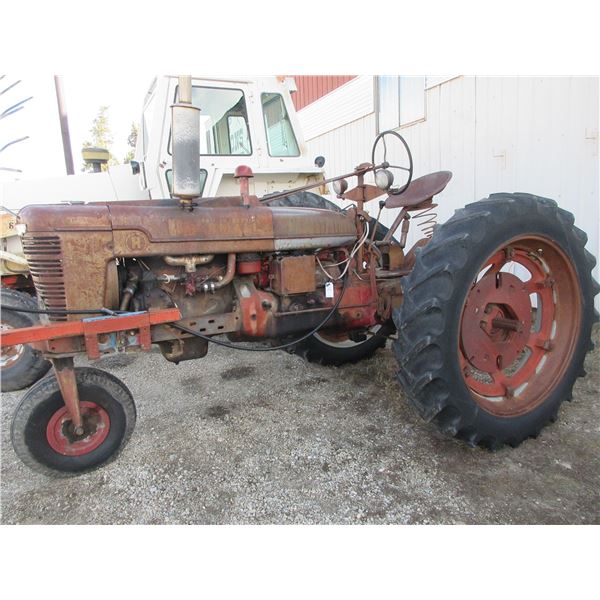 International Farmhall H Tractor- Tricycle Front End- New Battery- Runs Good