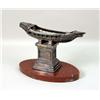 Image 1 : A SILVER METAL BOAT GARNITURE