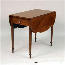 A FEDERAL MAHOGANY PEMBROKE TABLE