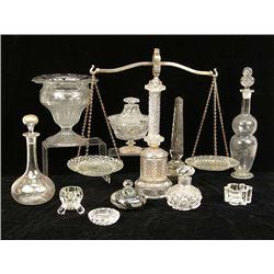 A GROUP OF ASSORTED GLASS ITEMS
