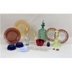 A LARGE MISCELLANEOUS ASSORTMENT OF COLORED GLASS