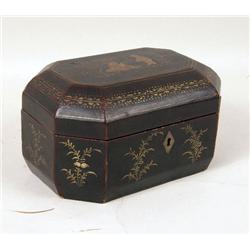 A CHINESE OCTAGONAL BLACK LACQUER AND GILT-DECORATED TEA CADDY