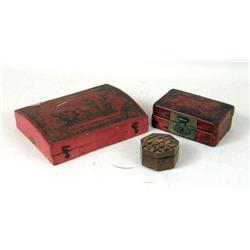 A GROUP OF THREE LACQUERED AND GILT DECORATED BOXES