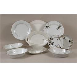 A LARGE PARTIAL DINNER SET OF JAPANESE HAND-PAINTED PORCELAIN