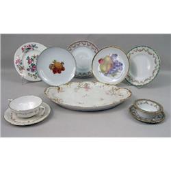 A LARGE GROUP OF PORCELAIN LUNCHEON PLATES