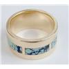 Image 1 : A 14K YELLOW GOLD WITH TURQUOISE-INLAID BAND RING