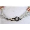 Image 3 : A THREE STRAND WHITE, PINK AND MAUVE PEARL NECKLACE