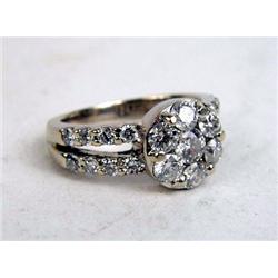 A 14K WHITE GOLD AND DIAMOND RING