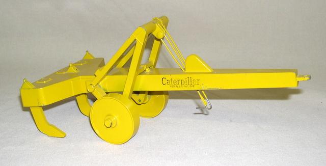 Reuhl CAT 3-Tine Pull Type Ripper