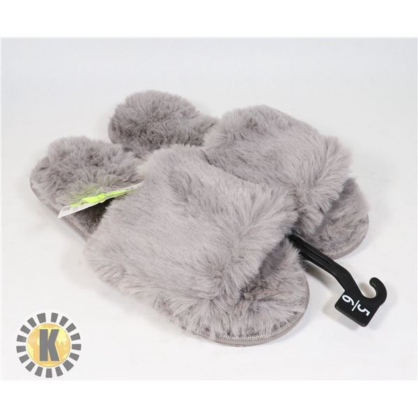 WOMENS GREY SLIPPERS SIZE 5-6