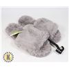 Image 1 : WOMENS GREY SLIPPERS SIZE 5-6