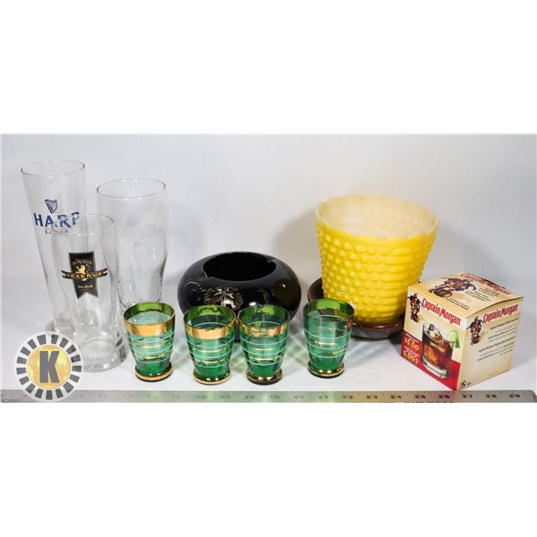 FLAT OF COLLECTIBLE GLASS WARE INCL. SHOT GLASSES