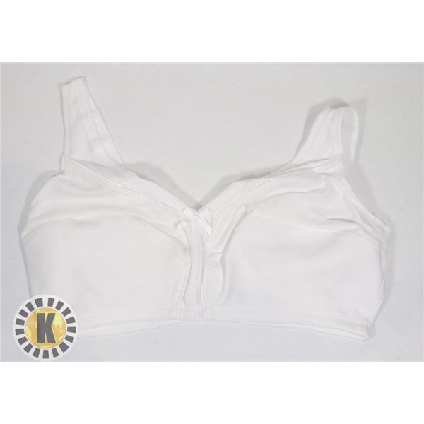 WOMENS 38D WHITE SPORTS BRA