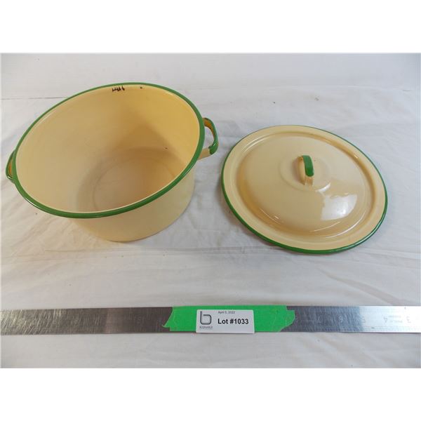 Green Rimmed enamel pot with lid - good condition