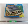 Image 1 : ERTL Farm Country - (Incomplete) John Deere Dealership set - missing pickup