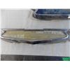 Image 2 : (3) Chevrolet vehicle emblems