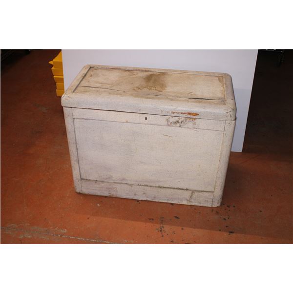 *30”Wx22T Wood Chest