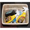 Image 1 : BIN WITH ASSORTED CLEANING PRODUCTS