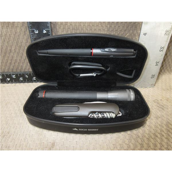 High Sierra Can-West Propane - Knife, Flashlight, Pen