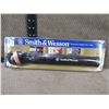 Image 3 : NEW - Smith & Wesson Flashlight - Xenon Bulb