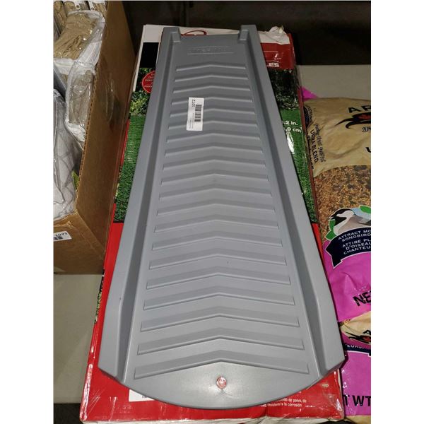 NEW Amerimax 24-in x 11.5-in x 2-in Plastic Splash Block - Slate