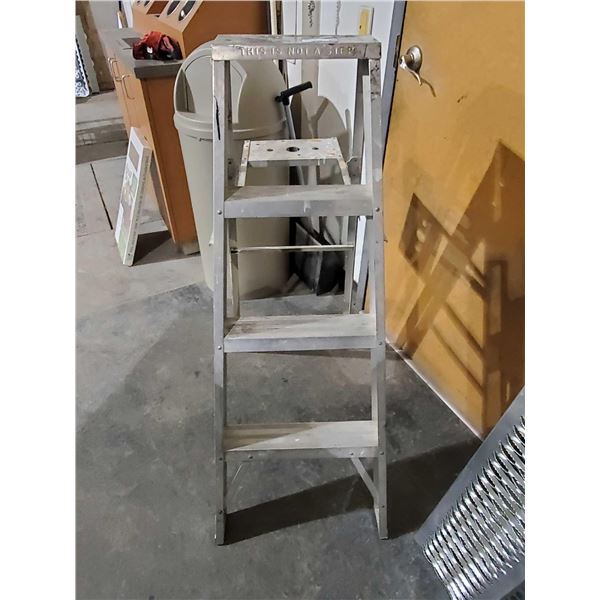 Aluminum Medium Height Step Stool Ladder
