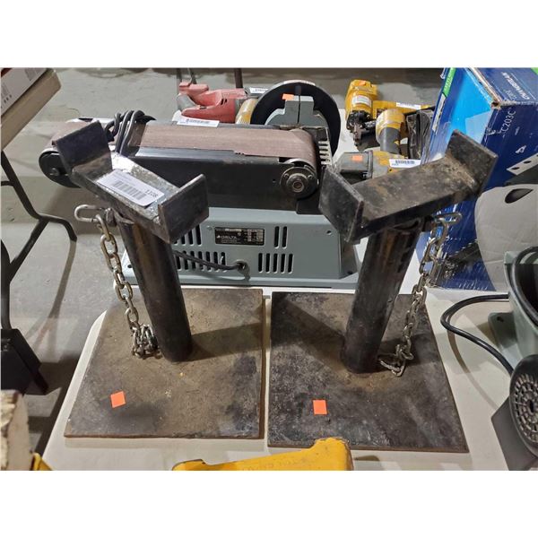 Set of 2 Adjustable Stock Holders