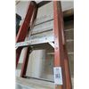 Image 2 : Werner FG 8' Platform Stepladder (Orange)