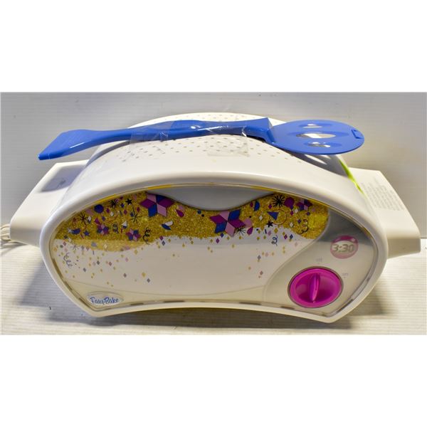 EASY BAKE OVEN W/ ACCESSORY