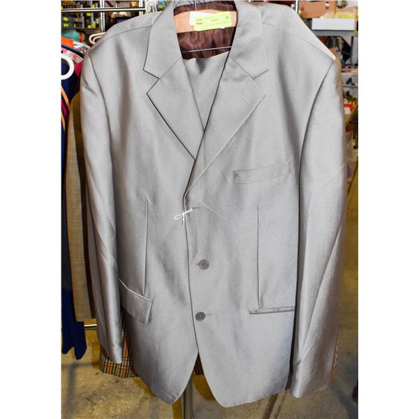 MENS VROOM & DRESSHAWN SUIT 44/34 REG