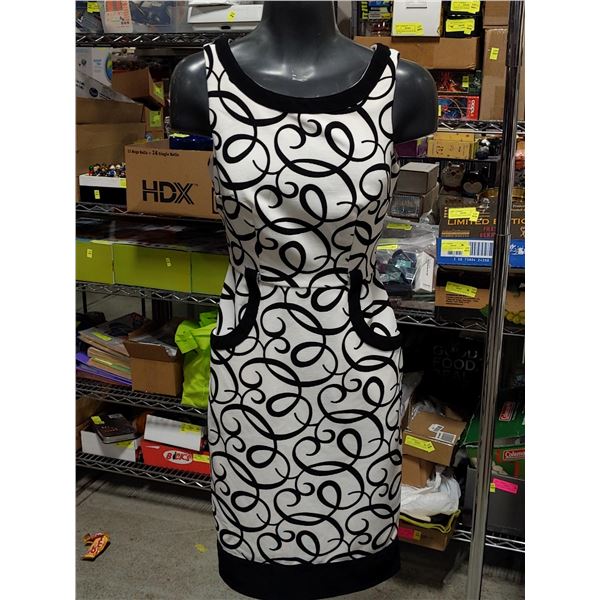 RICKI'S SLEEVELESS DRESS - SIZE 0