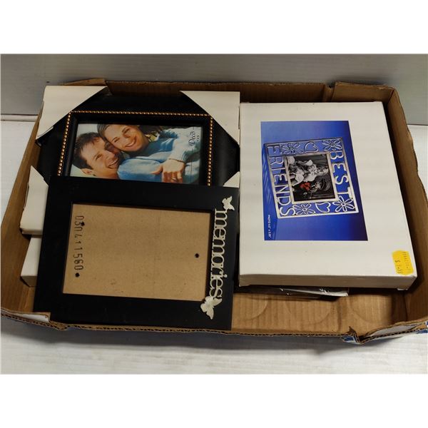 FLAT OF ASSORTED PICTURE FRAMES