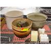 Image 1 : POTTERY & CANDLE LOT