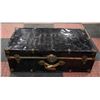 Image 1 : VINTAGE/ANTIQUE ESTATE TRUNK