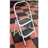 Image 1 : STURDY STEP STOOL