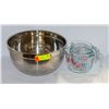 Image 1 : SET OF 3 PYREX MEASURING CUPS W/ MIXING BOWLS