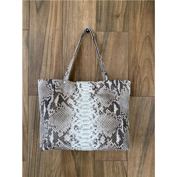Python Tote