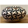 Image 4 : Acoma Seed Pot created by James Augustine