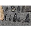 Image 3 : COLLECTION OF ANASAZI INDIAN ARROWHEADS