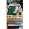 Image 2 : 3 CU FT OF WOOD SHAVINGS AND 3 HEAVY DUTY COMMERCIAL MUFFIN TRAYS
