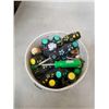 Image 2 : PAIL OF SCREWDRIVERS