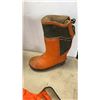 Image 2 : TIMBER WOLF SIZE 8 SPIKED BOOTS WITH RAINGEAR GLOVES AND REFLECTOR STAKES