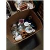 Image 2 : 5 BOXES OF ESTATE GOODS