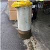Image 2 : 4FT TALL CYLINDRICAL WATER FOUNTAIN AND 50FT WATER HOSE
