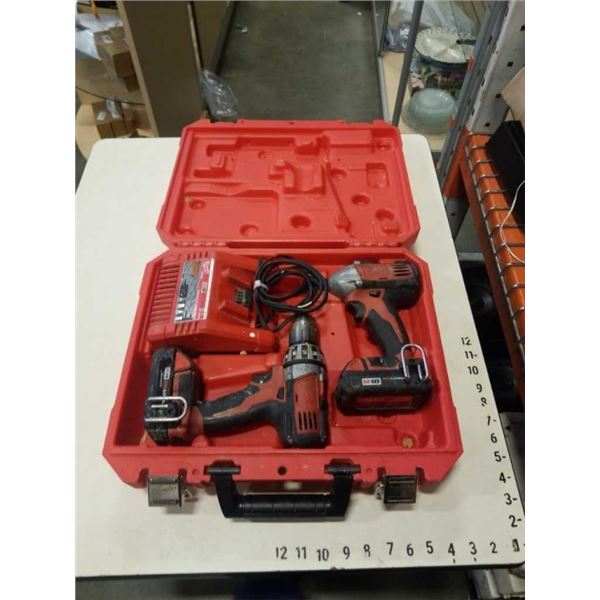 MILWAUKEE M18 CORDLESS DRILL AND DRIVER SET WITH 2 BATTERIES AND CHARGER TESTED AND WORKING