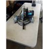Image 1 : DELTA 10 INCH COMPOUND MITER SAW