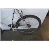 Image 3 : WHITE SUMMIT SUTEKI BIKE